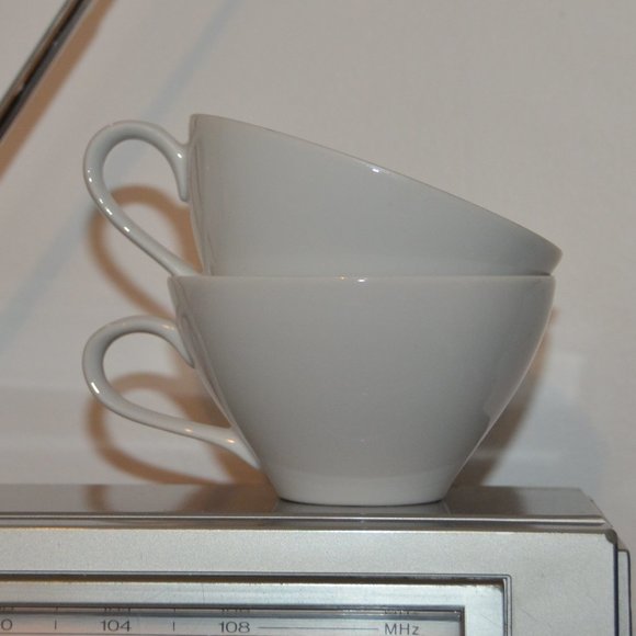 New set of 2 vintage Japanese tea cups solid white teacup from Japan bon… - Picture 9 of 15